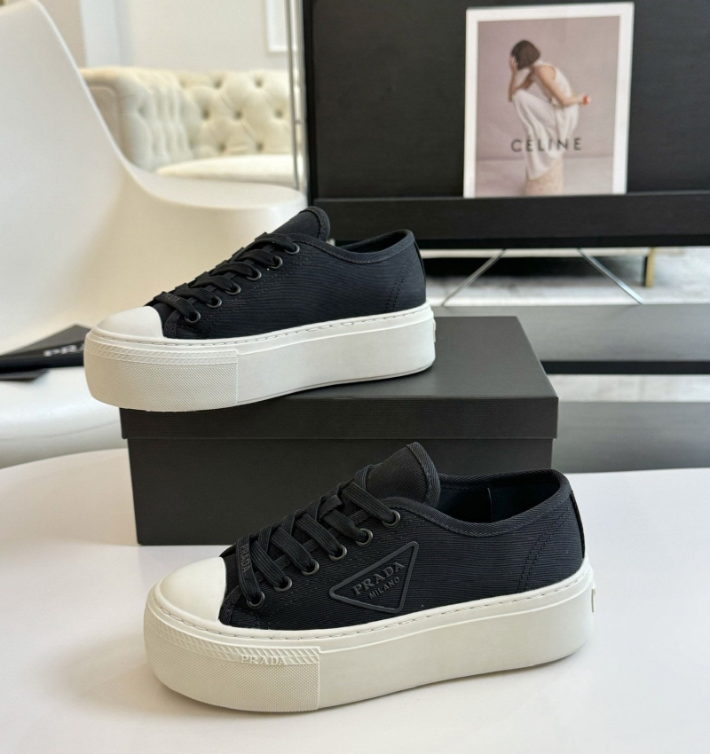 Pra*a casual shoes